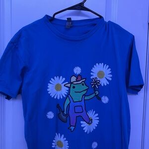 oh heavens.. farmer frog shirt 🌼